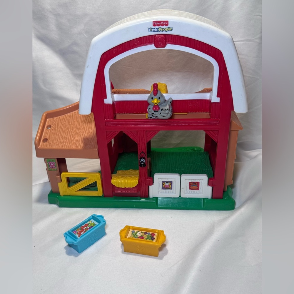 Fisher Price Little People‎ Barn. Makes Animal Sounds. Plus 2 Food Tables